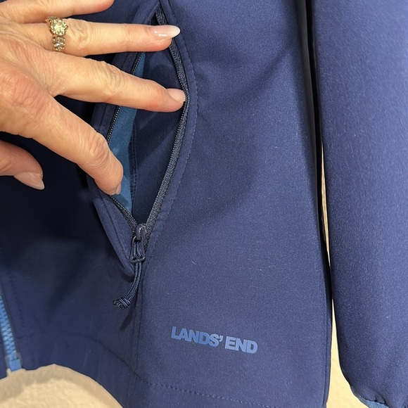 LAND’S END Women’s Stretch Softshell Fleece Hooded Jacket, Size S (6/8), EUC - Picture 3 of 9